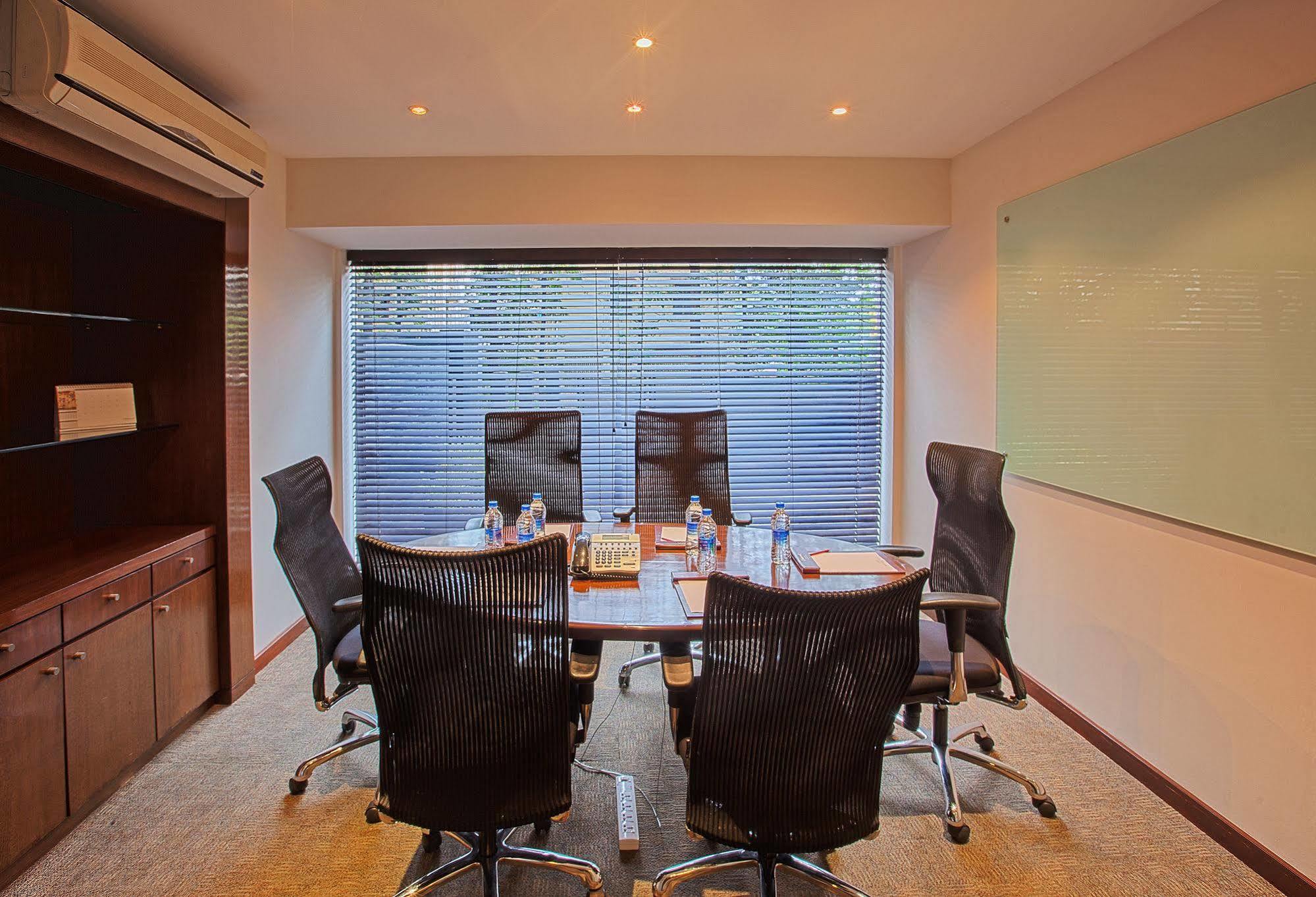 Oakwood Residence Naylor Road Pune Exterior foto