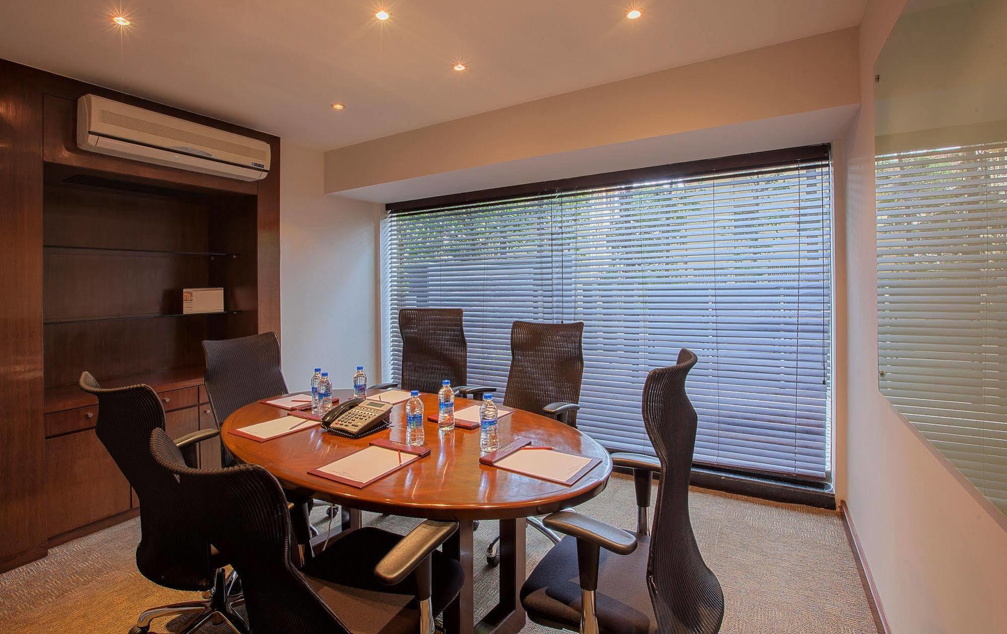 Oakwood Residence Naylor Road Pune Exterior foto