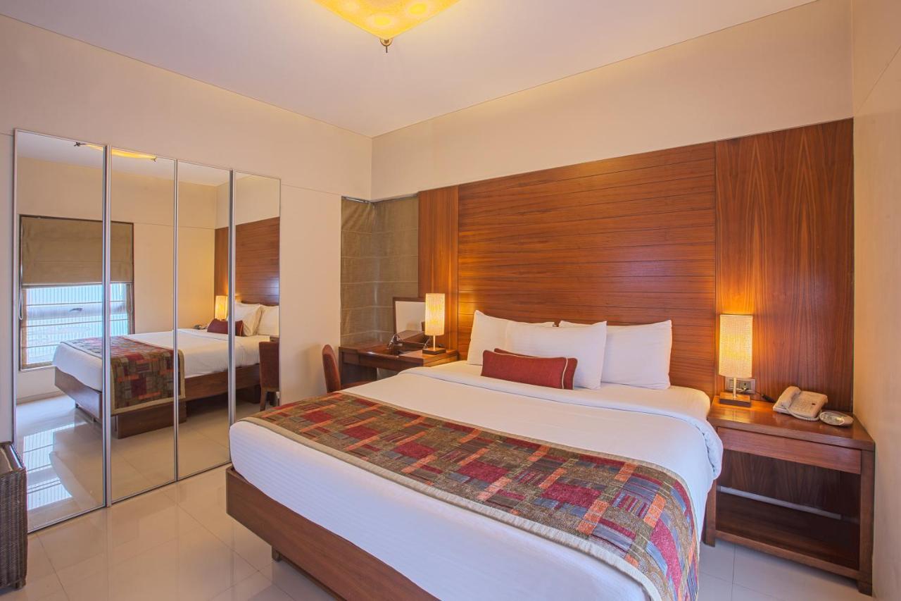 Oakwood Residence Naylor Road Pune Exterior foto
